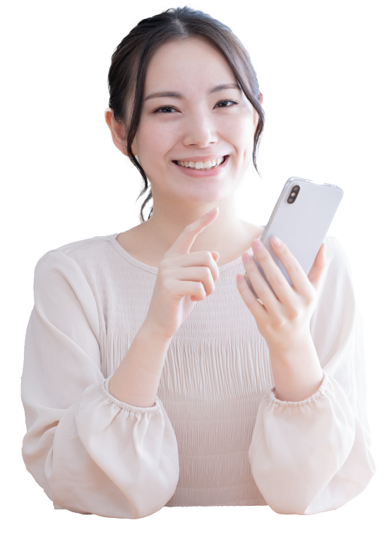スマートフォンで情報を調べる生活者